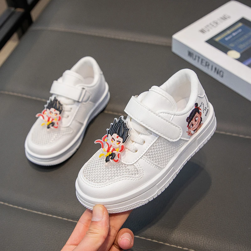 卡通哪吒儿童小白鞋2025春夏款男童运动鞋透气中大童网面男童板鞋