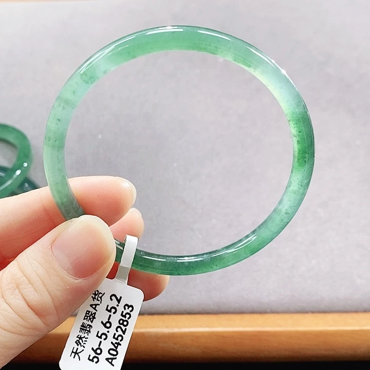 翡翠未镶嵌手镯（圆镯）