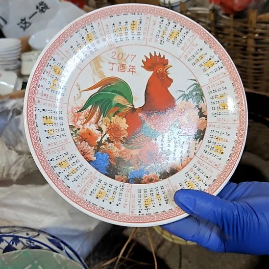 摆件盘子碗茶壶啥都有