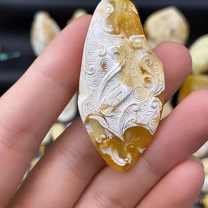 琥珀未镶嵌裸石漆白仿古吊坠b781