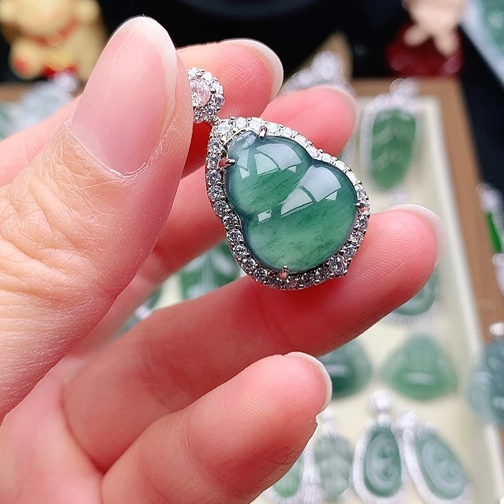 颈饰未镶嵌翡翠吊坠