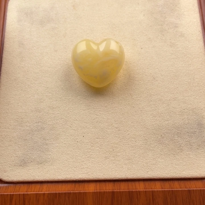 琥珀未镶嵌颈饰好