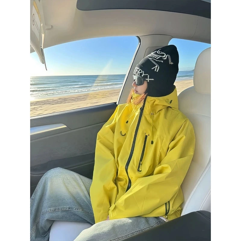 柠檬黄色冲锋夹克外套男女大学生川西旅游穿搭户外连帽防风登山服