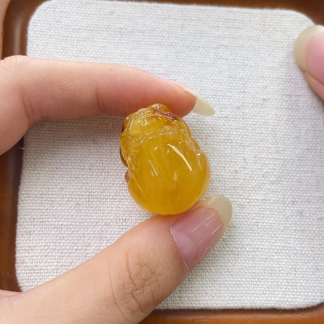 裸石琥珀未镶嵌貔貅