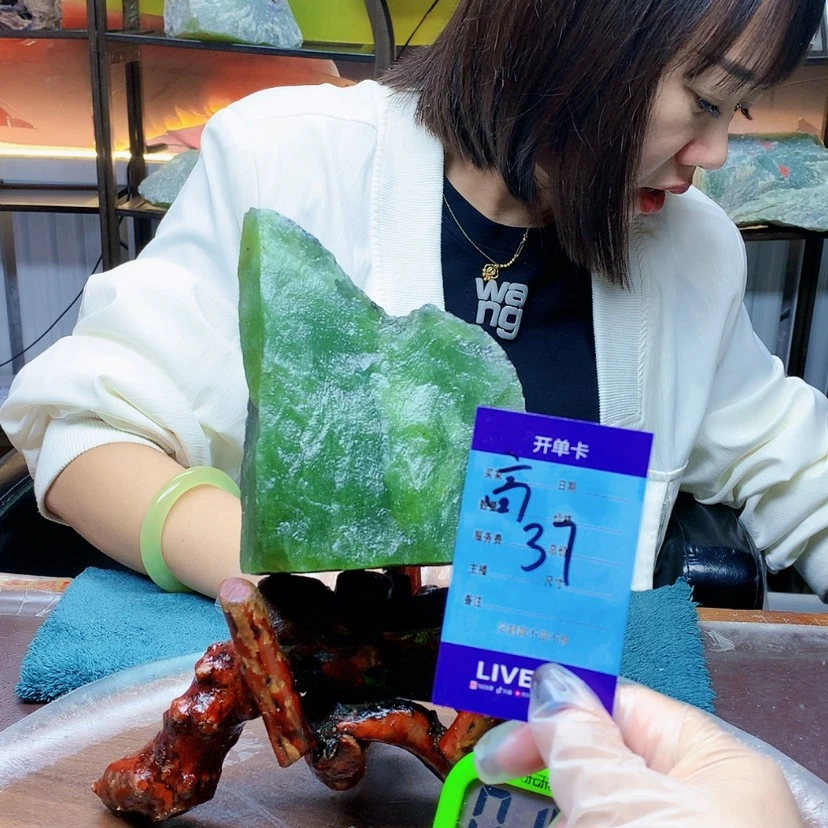 【闪购商品】未镶嵌蛇纹石玉原石成*