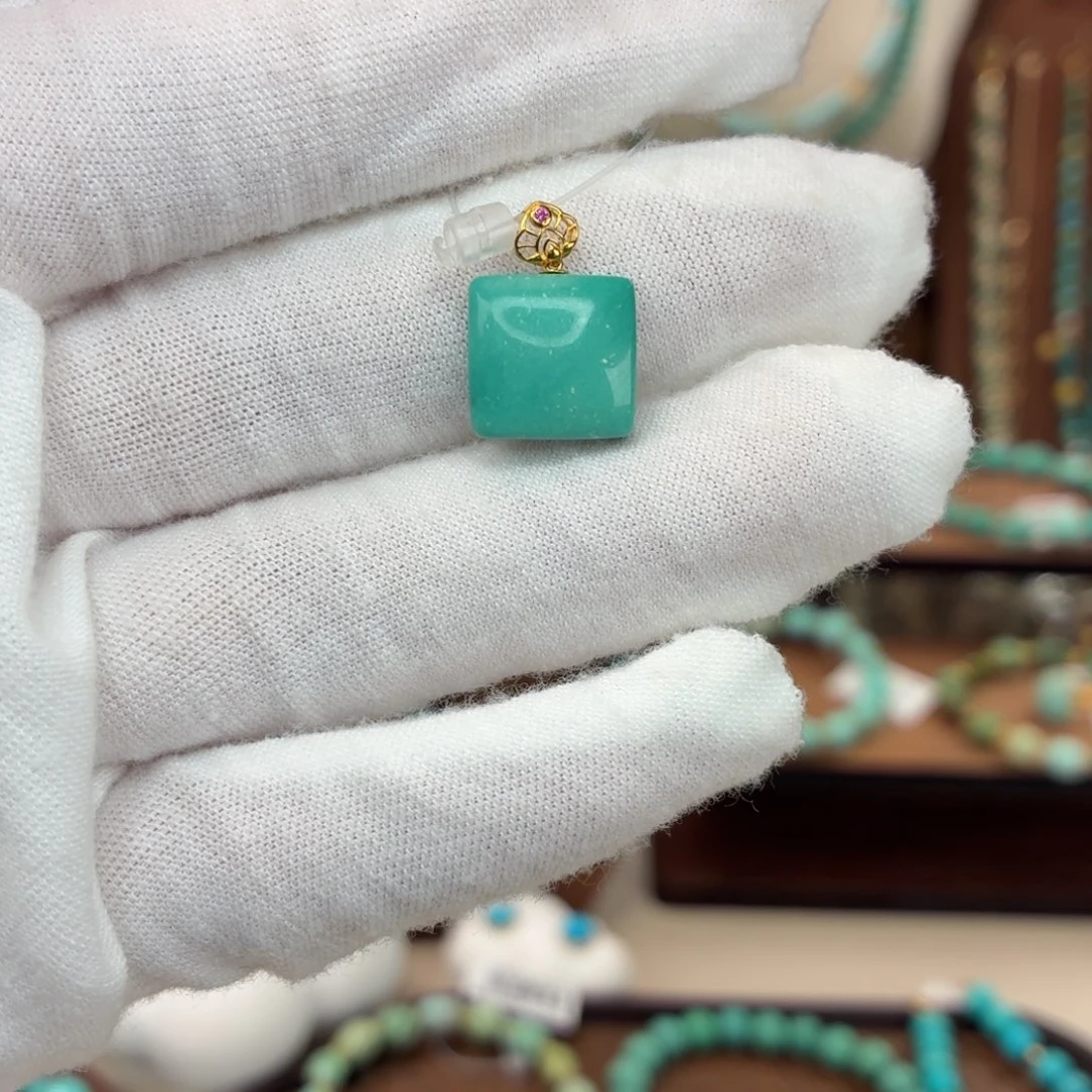 18K金镶嵌绿松石吊坠(不含链)