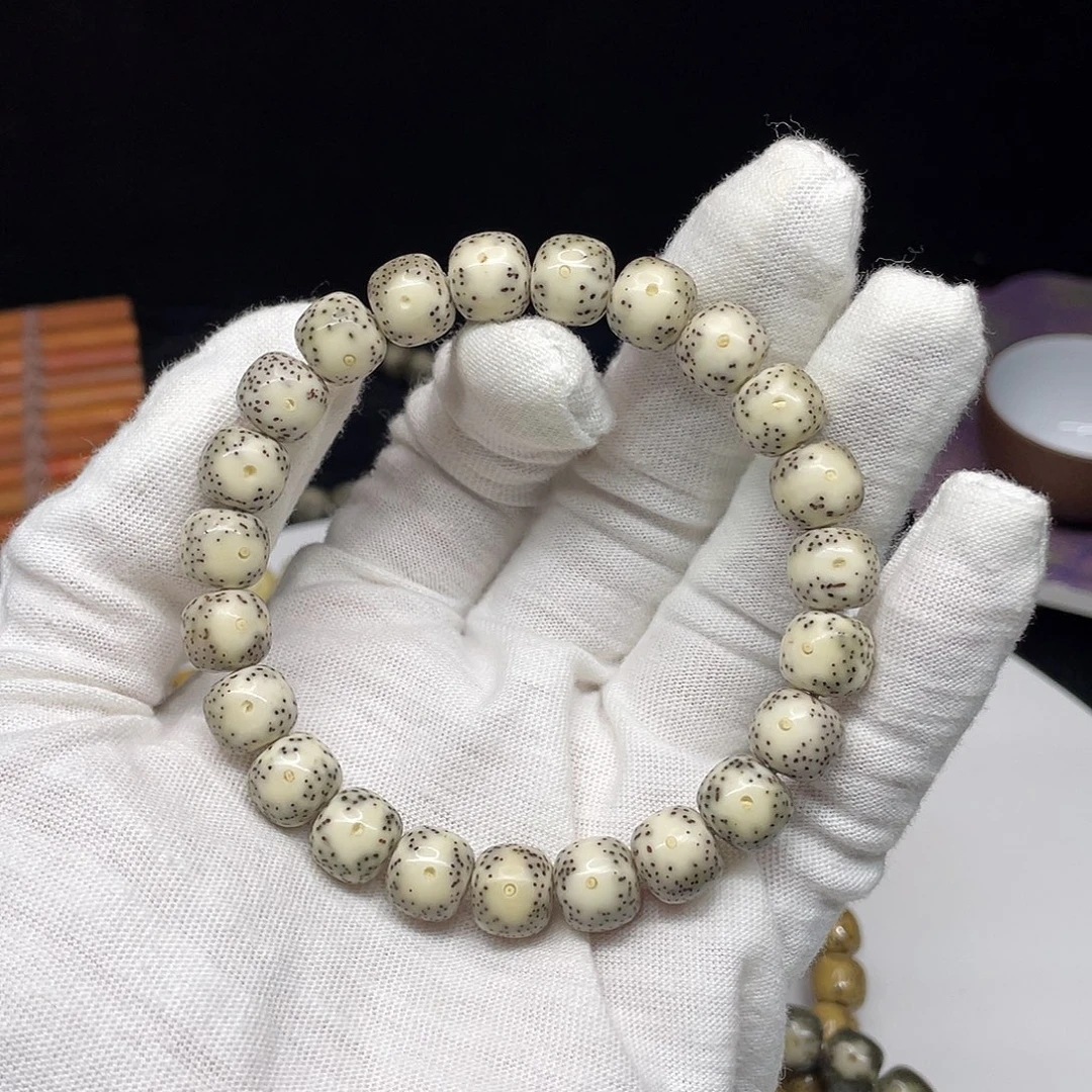 星月菩提吊坠02。10/9骨瓷白黄金瞳