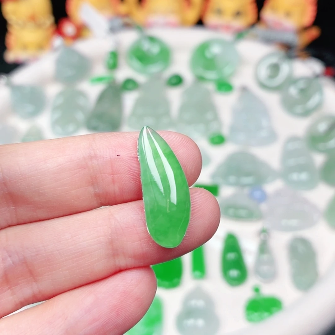 翡翠未镶嵌颈饰缅甸天然A货翡翠