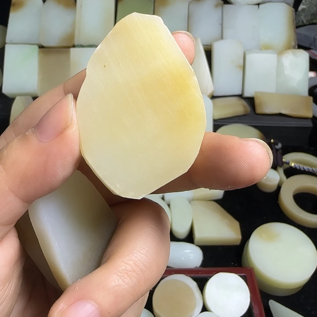 和田玉未镶嵌珠宝半成品