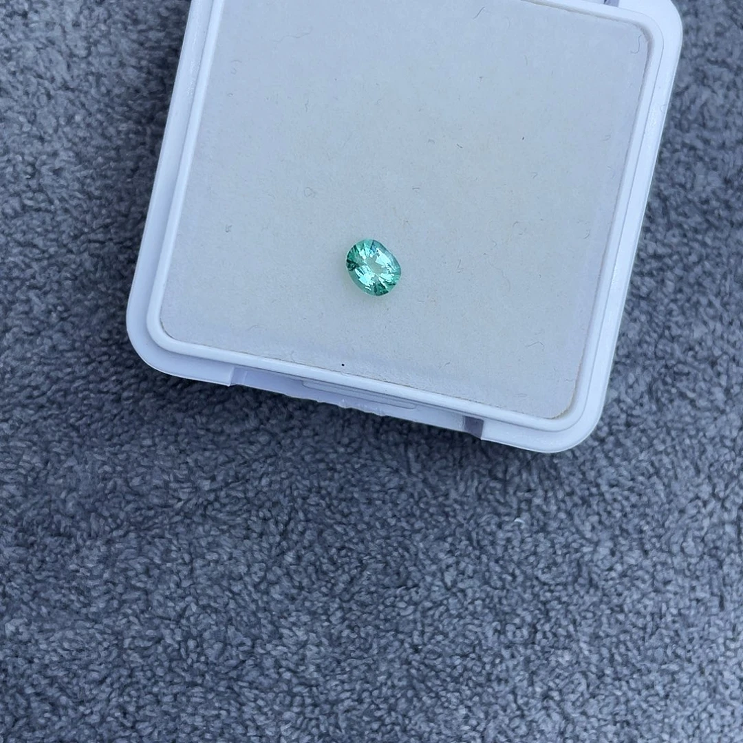 绿柱石裸石0.29Ct。