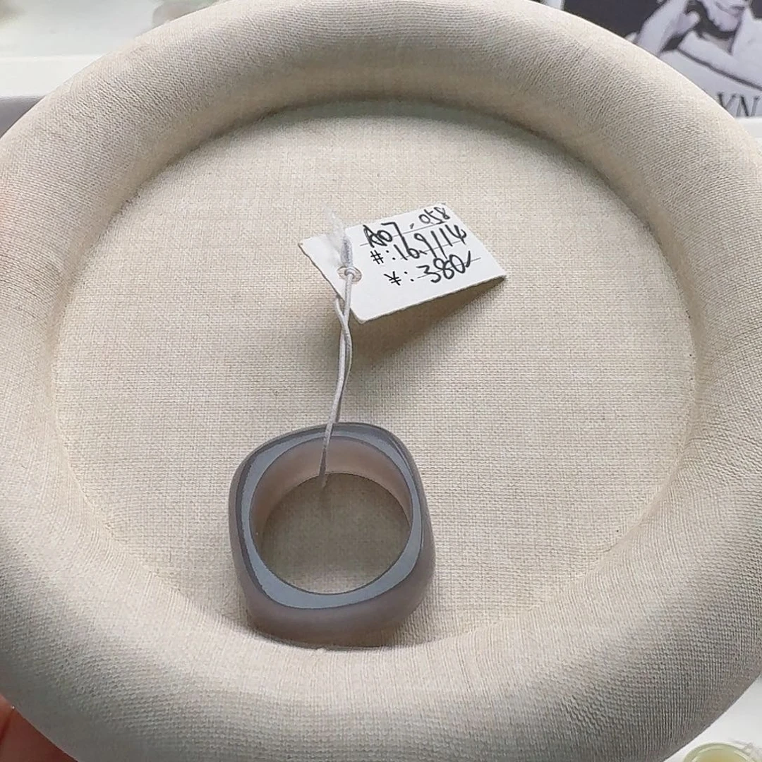 未镶嵌戒指和田玉