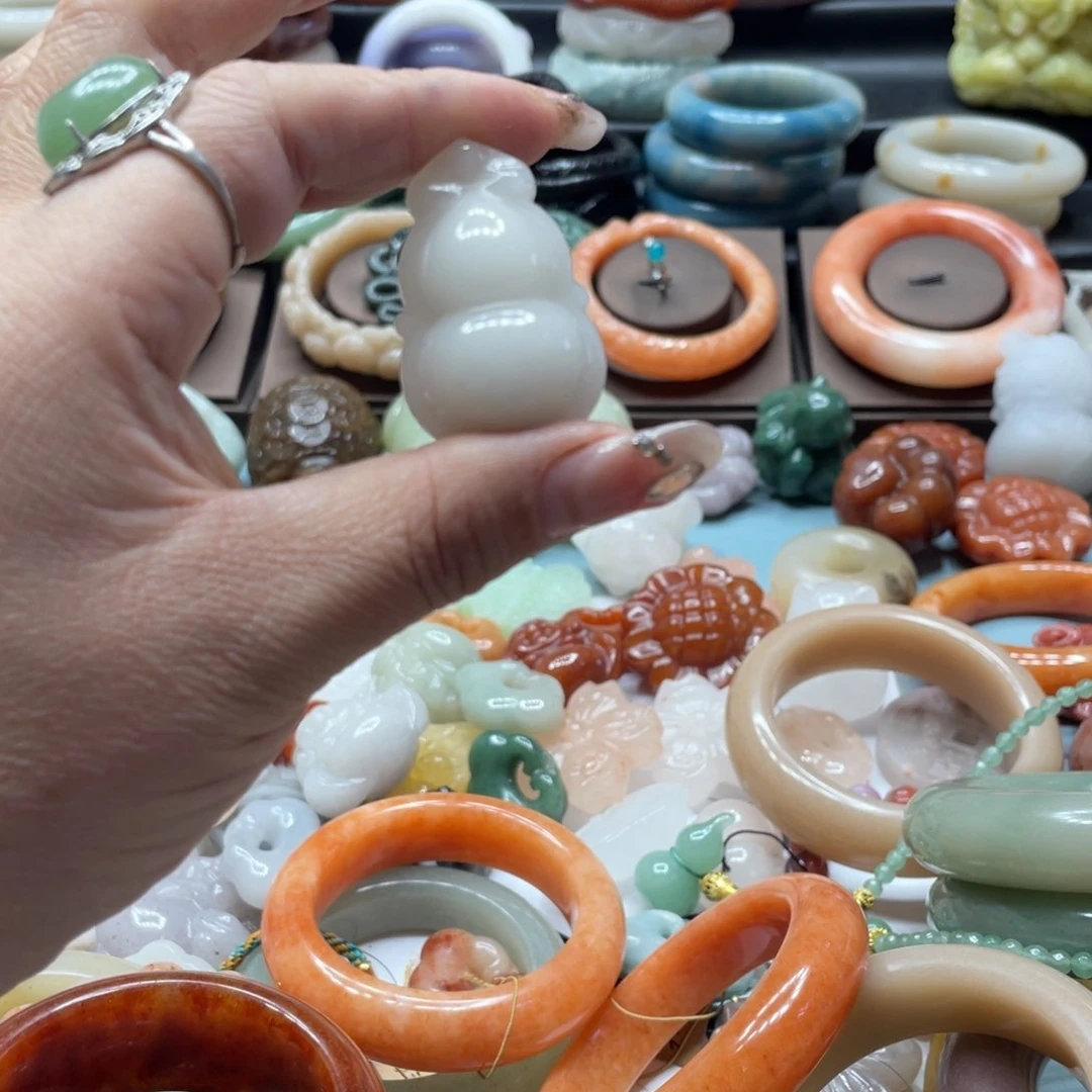 石英质玉手镯合金是****～