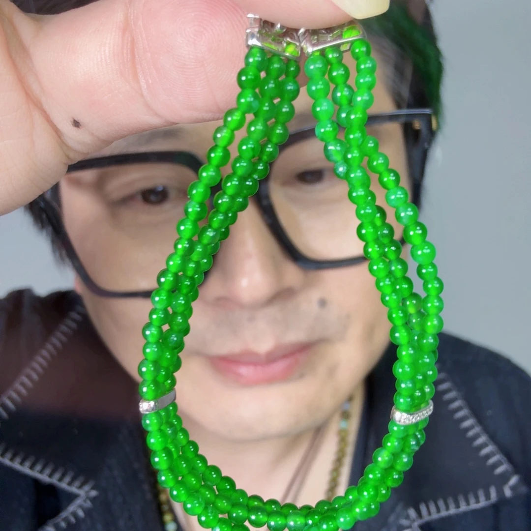 翡翠未镶嵌颈饰一件