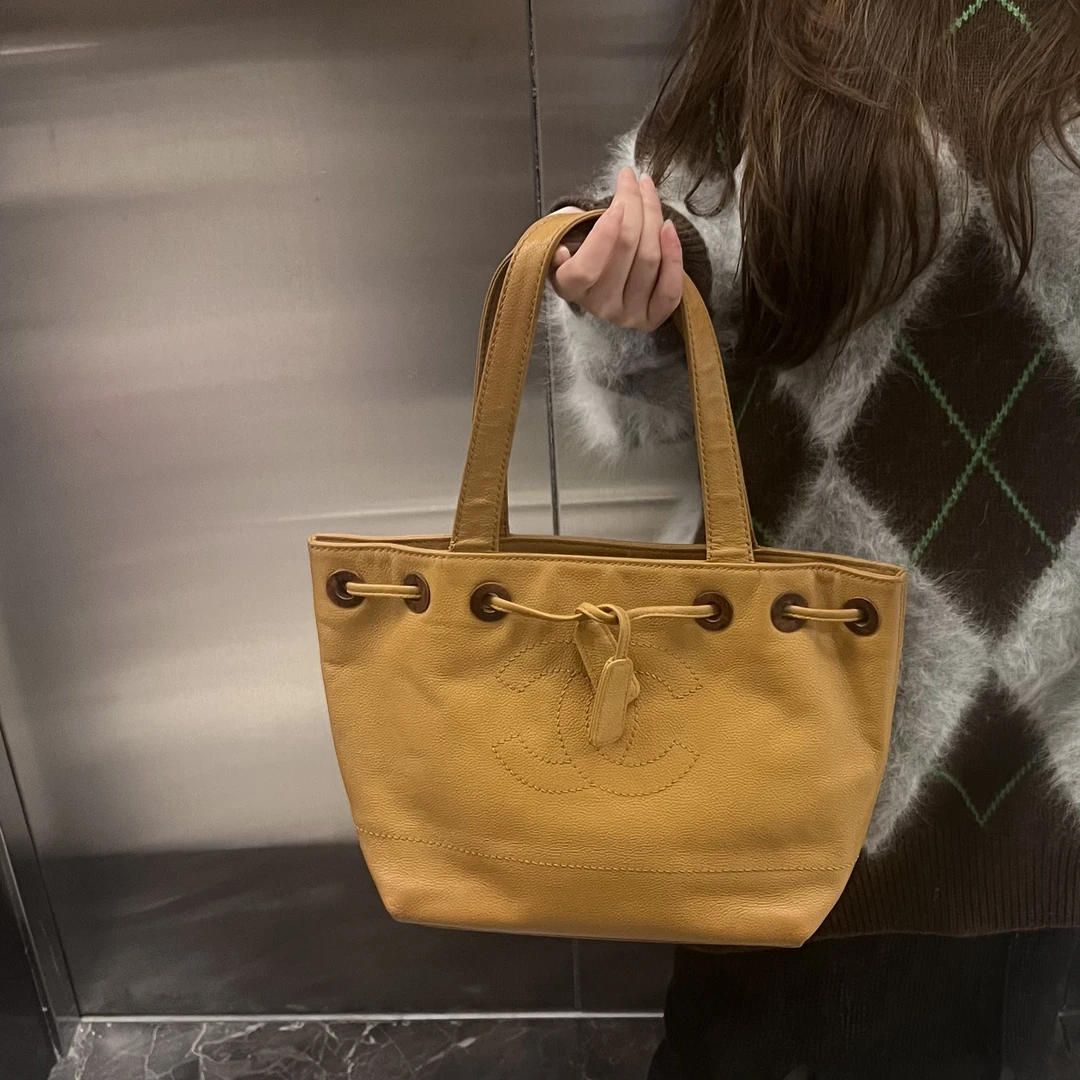 95新 Chanel/香奈儿 chanel芥末黄抽绳推特单肩包