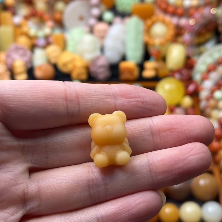 未镶嵌石英质玉（缅黄）珠宝半成品小熊
