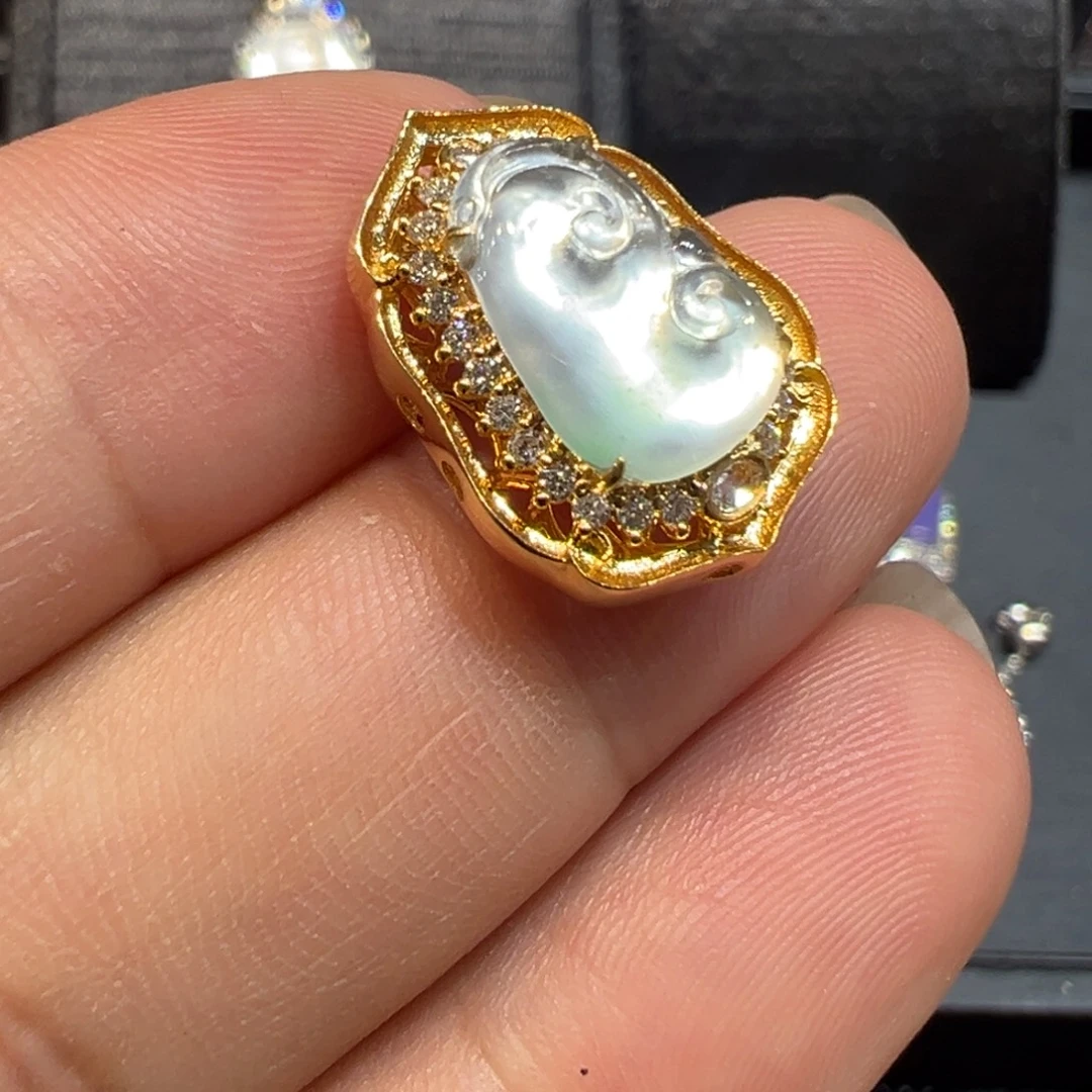 翡翠18K金镶嵌颈饰如意