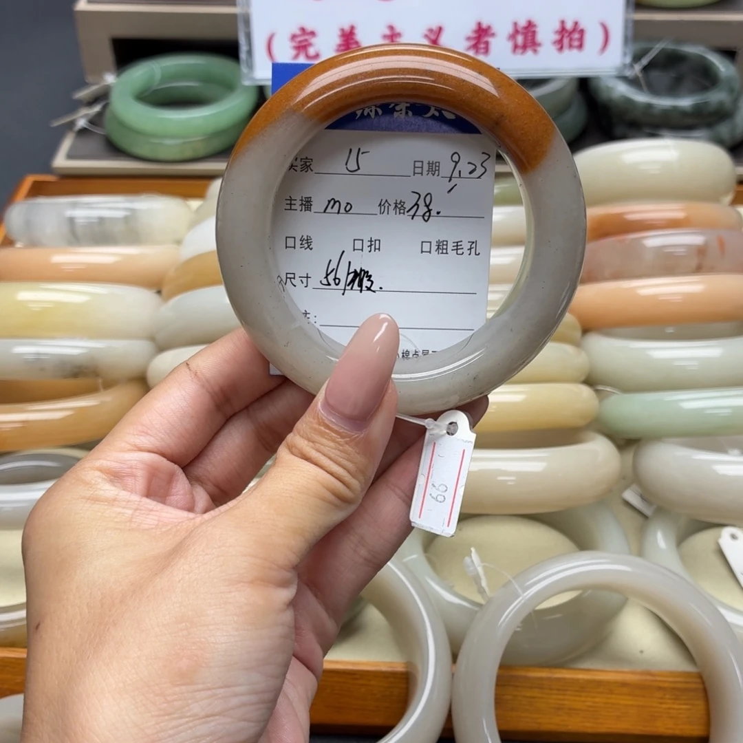 未镶嵌手镯石英质玉