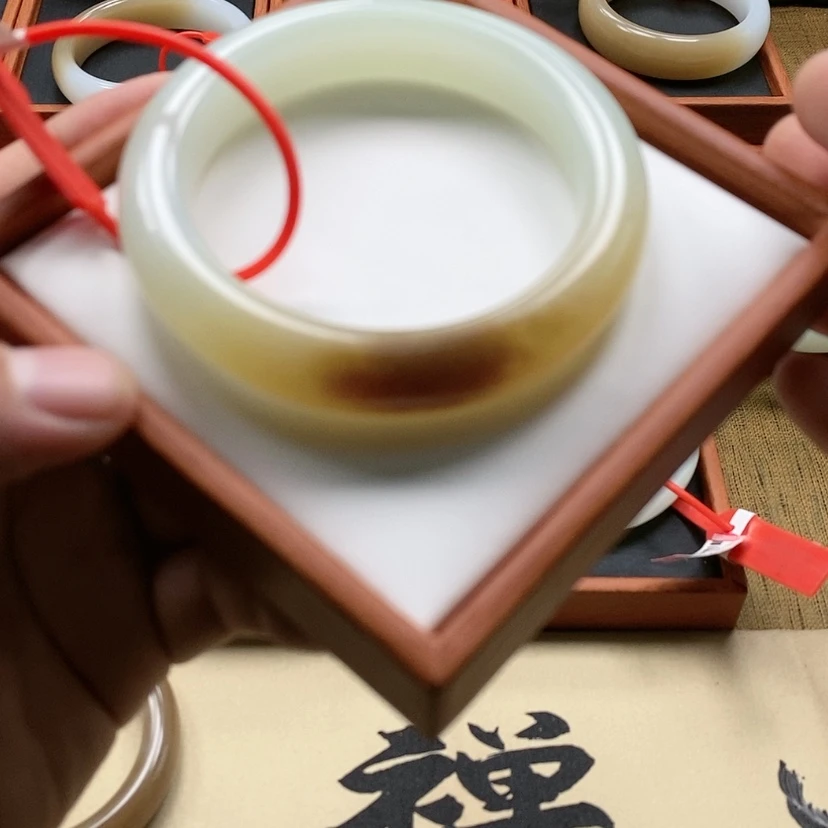 【闪购商品】未镶嵌手镯和田玉