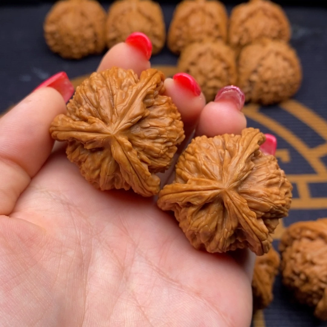 落***风文玩核桃吊坠白狮子
