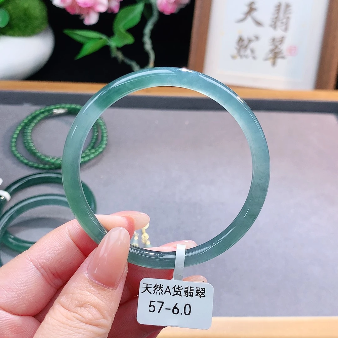 未镶嵌手镯（圆镯）翡翠