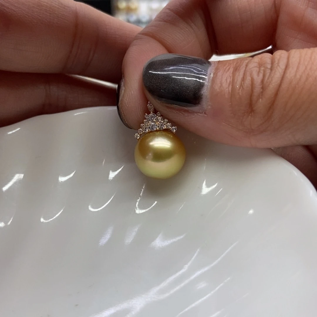 18K金镶嵌海水珍珠吊坠(不含链)