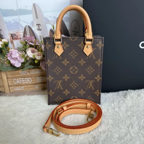 99新 LouisVuitton/路易威登 新款老花mini琴谱(芯片)
