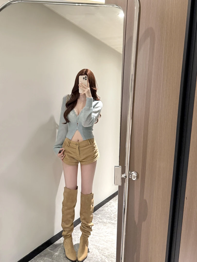 气质v领针织开衫女秋季纯欲风高级感气质辣妹收腰修身短裤两件套