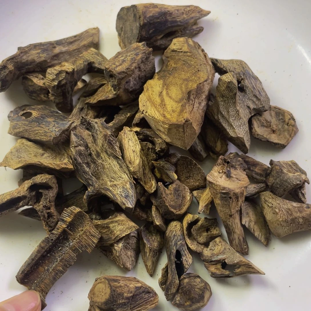 成***城沉香碎屑沉香蓝宝石树丁96克