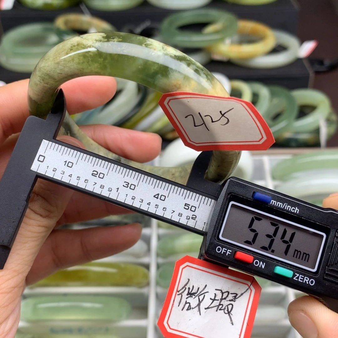 自***疼未镶嵌蛇纹石玉手镯2125