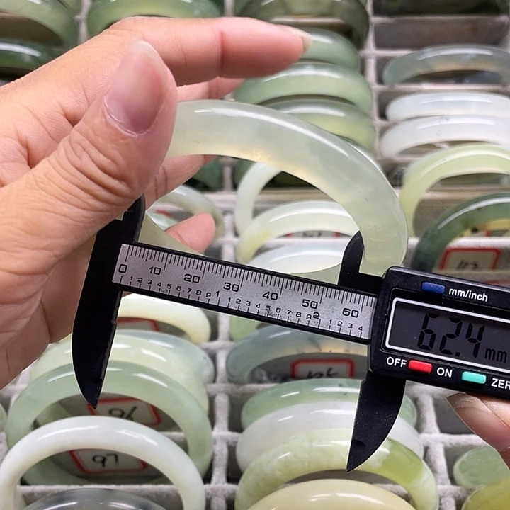 未镶嵌蛇纹石玉手镯116