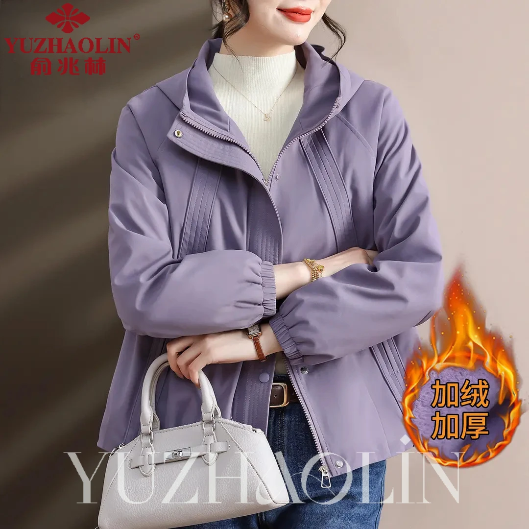 俞兆林妈妈秋冬加绒外套2025新款休闲保暖冲锋衣中老年女装厚棉袄