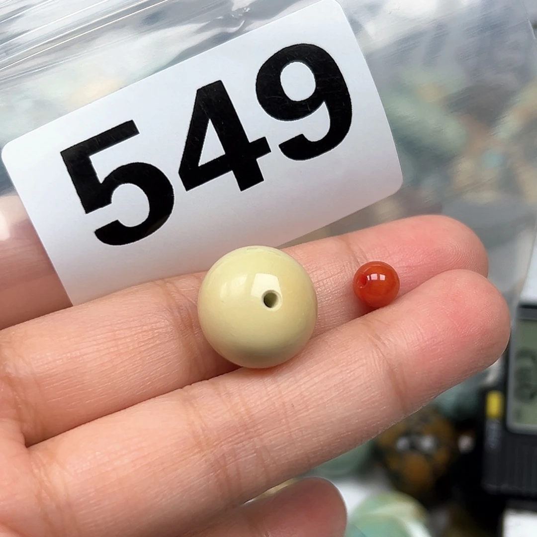 巍***南红玛瑙未镶嵌珠宝奇石