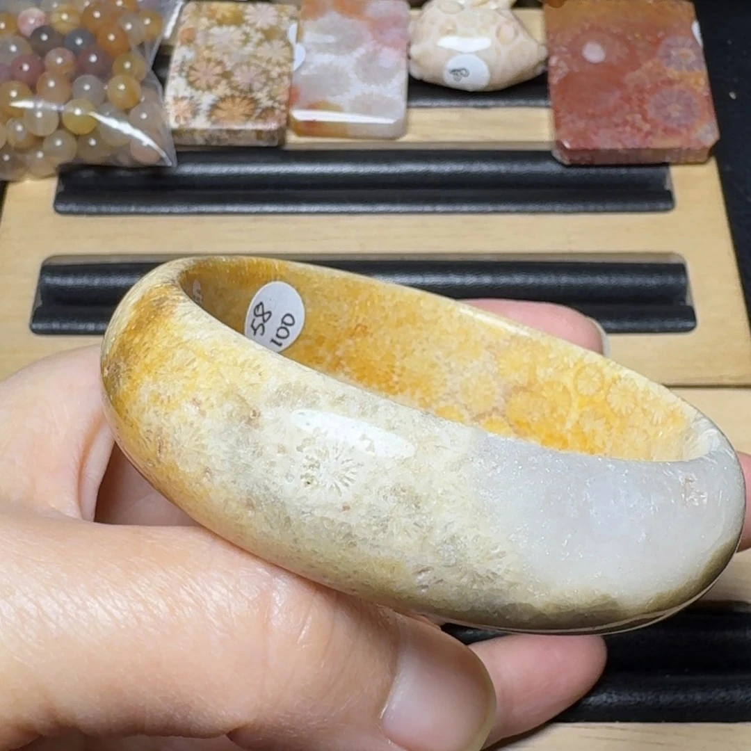 硅化玉带水 晶的飘橘黄色骨骼花，58未镶嵌