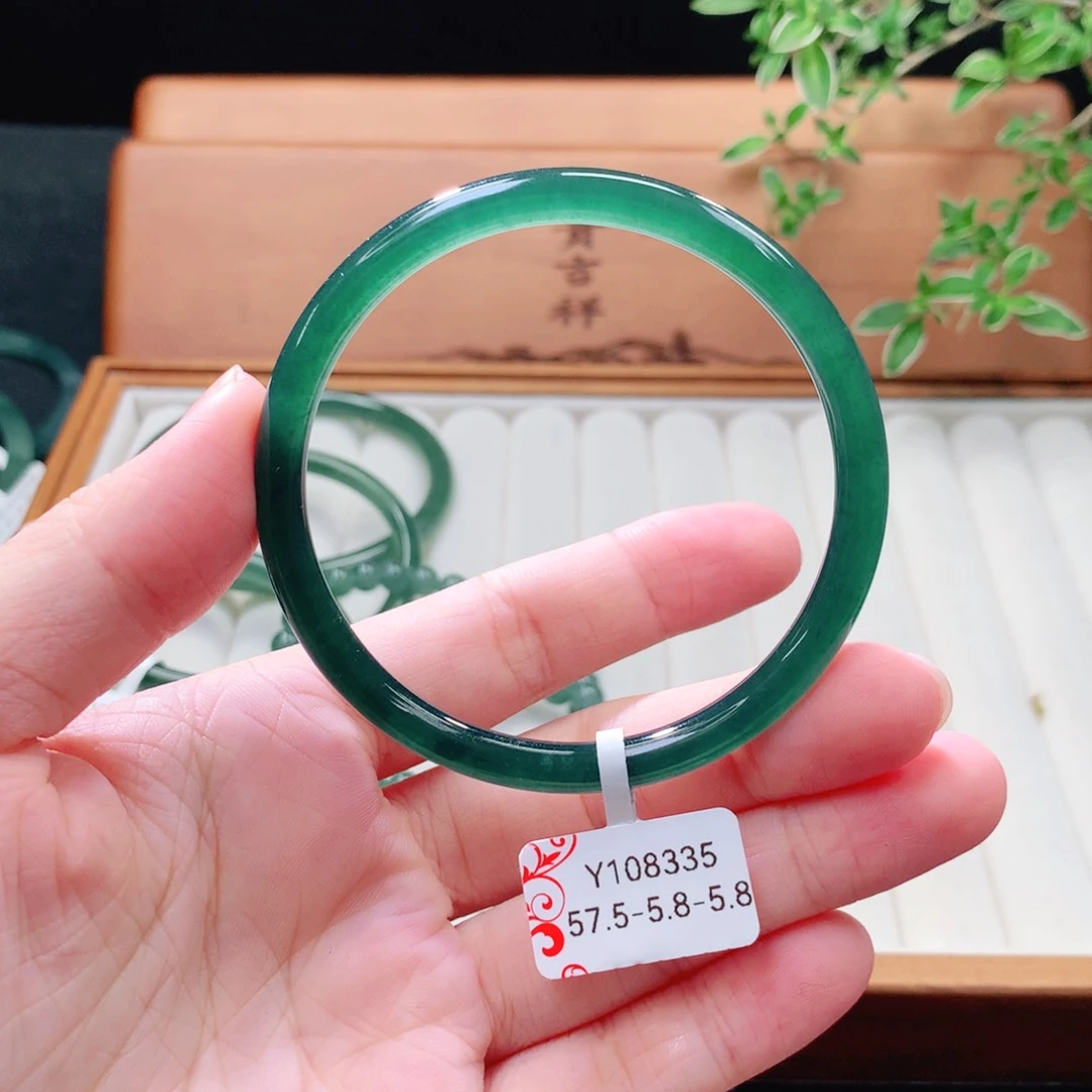 未镶嵌手镯（圆镯）翡翠