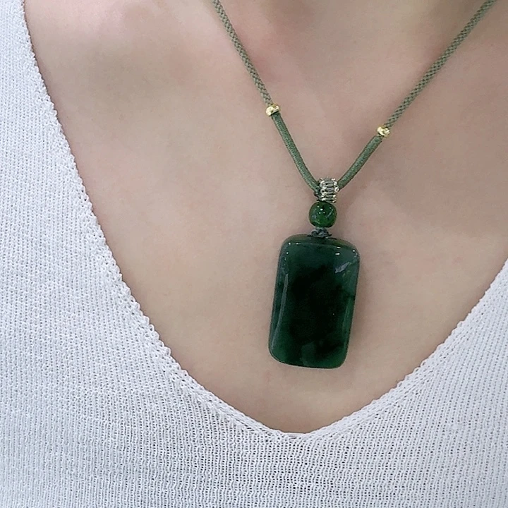 石英质玉合金颈饰