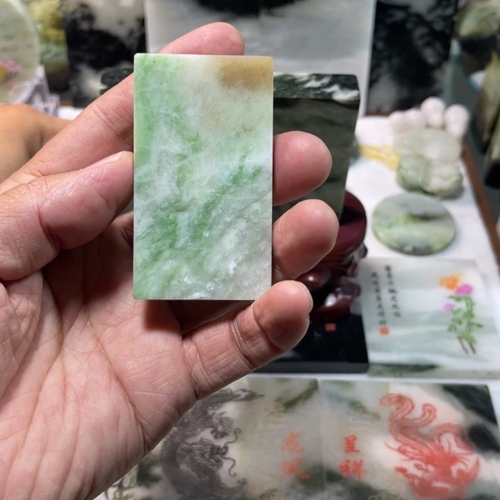 独山玉未镶嵌颈饰