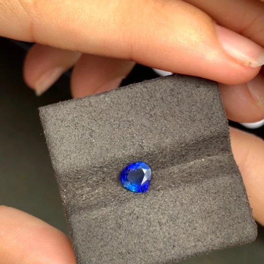裸石蓝宝石天然皇家蓝蓝宝石0.86ct吉尔德