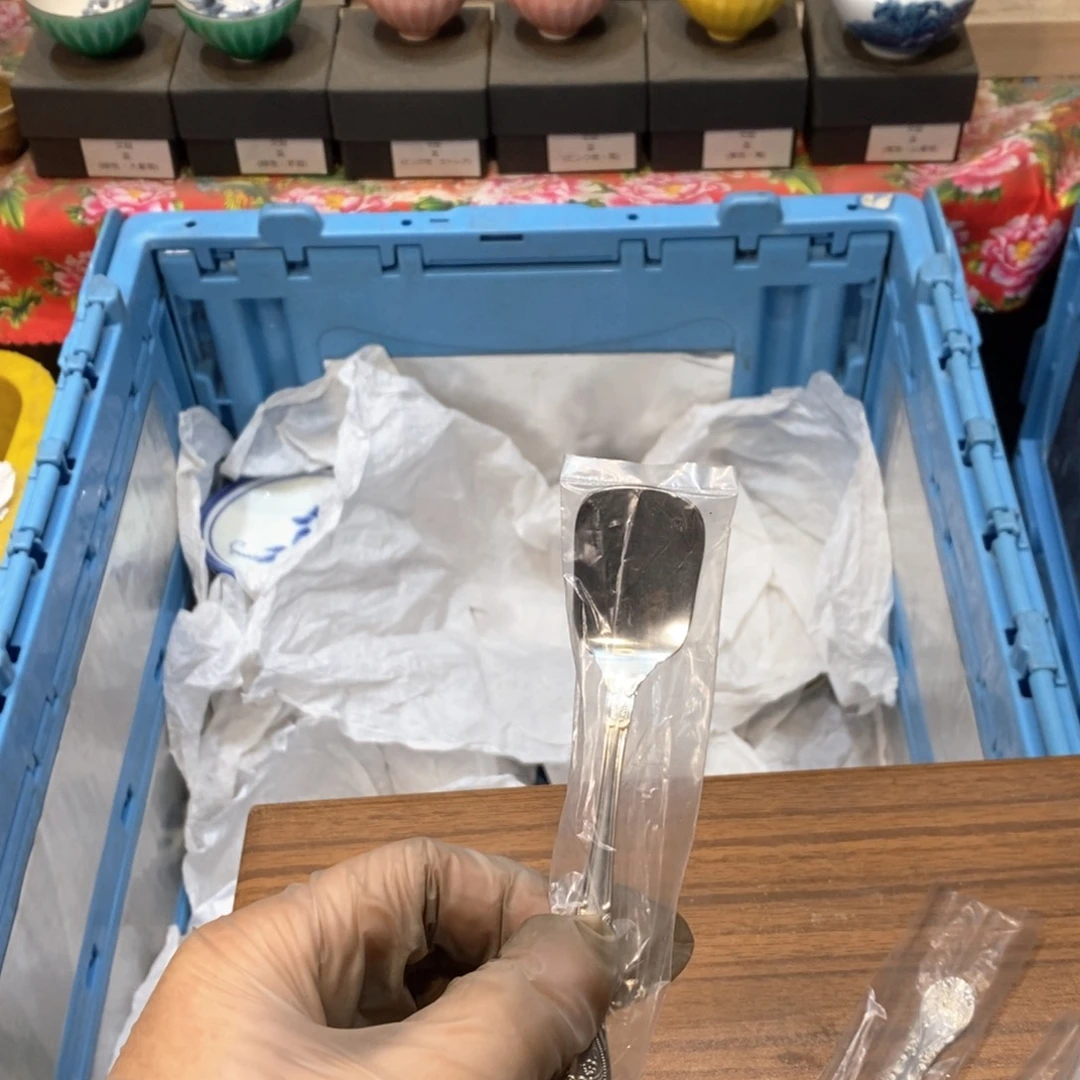 瓷片L****e李哈哈哈哈哈哈