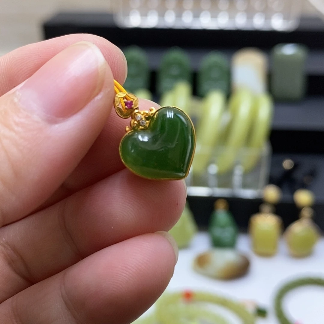 和田玉18K金镶嵌颈饰