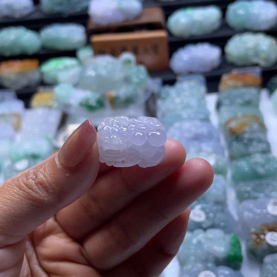 翡翠颈饰未镶嵌貔貅