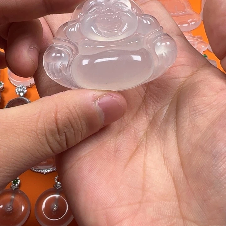 石英质玉未镶嵌颈饰佛公