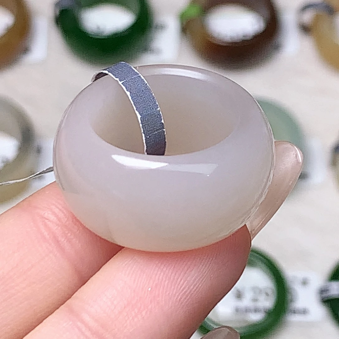 未镶嵌戒指和田玉