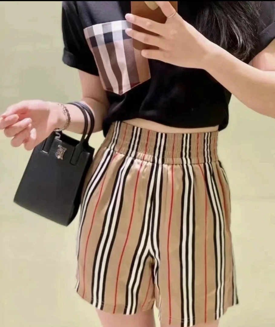 95新 BURBERRY/博柏利 cc397  桑蚕丝 经典格纹短裤 uk4码微瑕