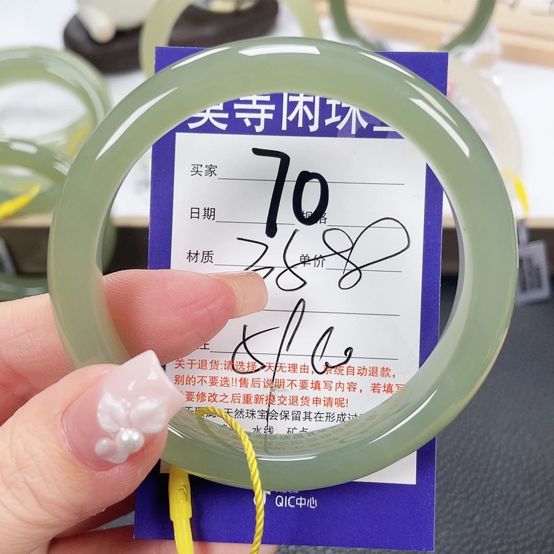 和田玉未镶嵌手镯