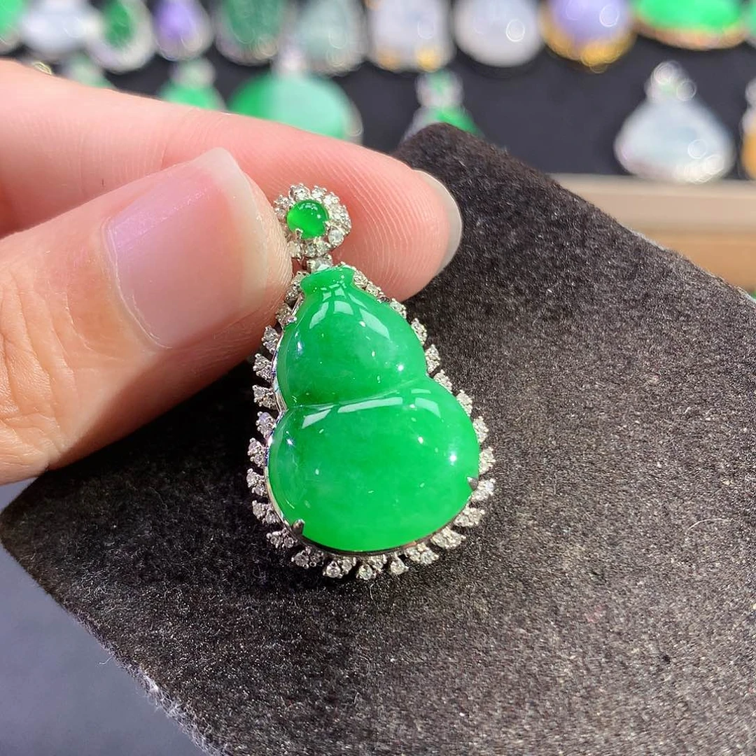 翡翠18K金镶嵌吊坠(赠链)