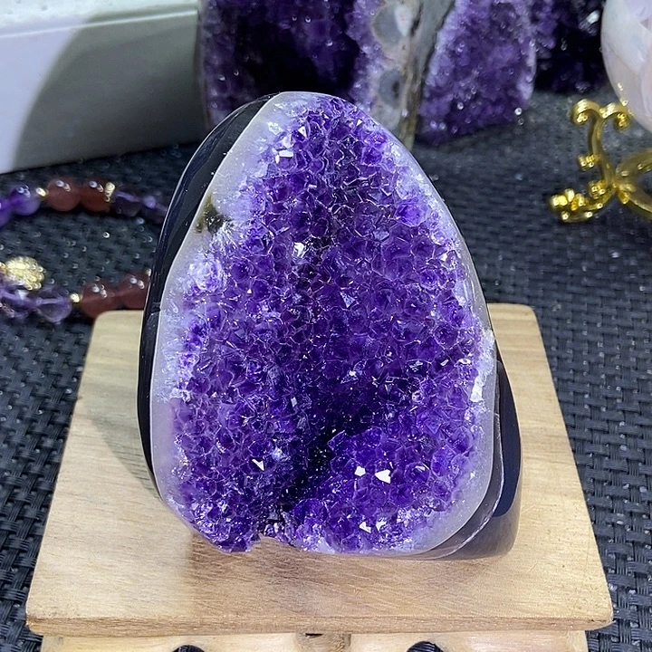 .***沐未镶嵌紫晶大型摆件（非配饰）小潘