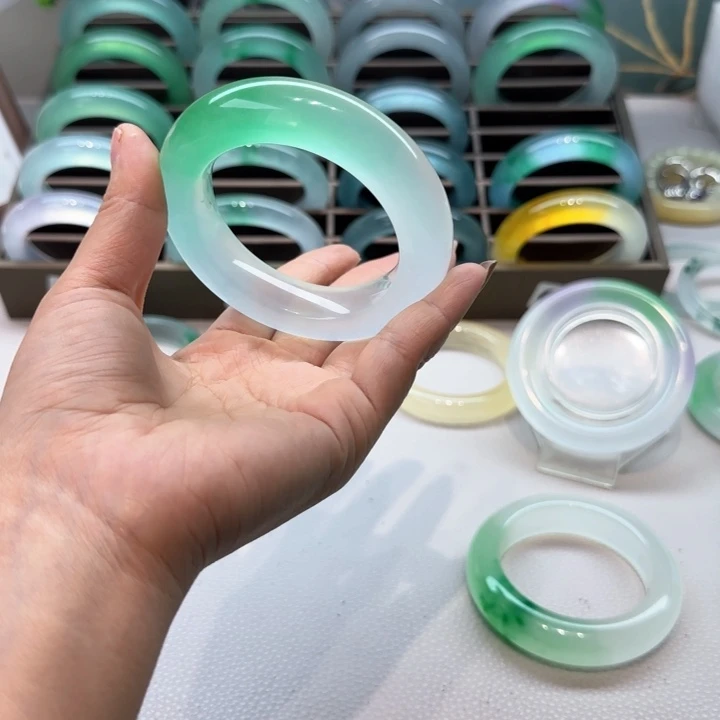 玉*‍****时尚飘花手镯272