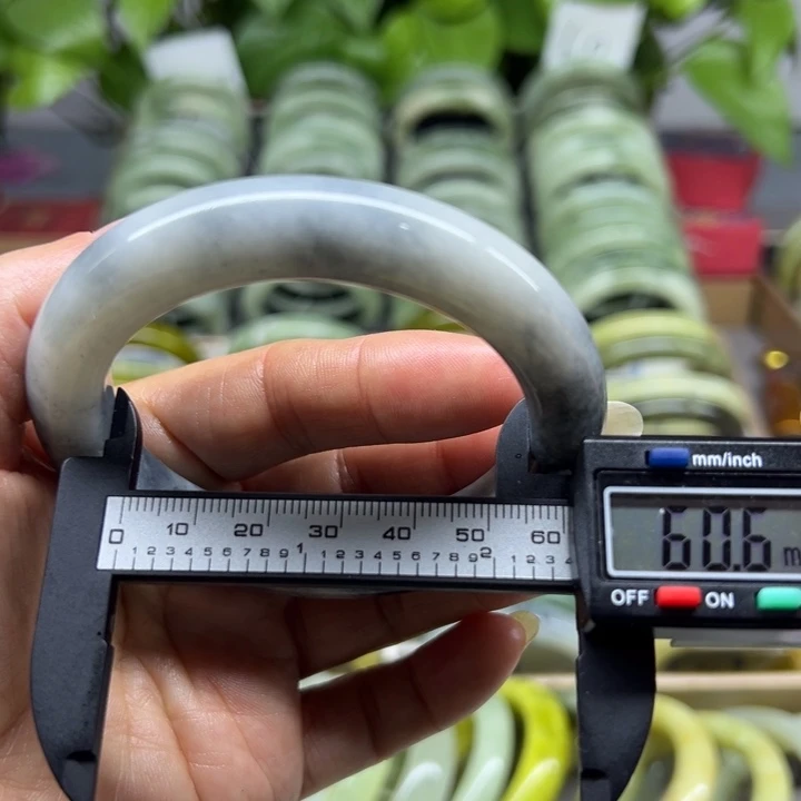 蛇纹石玉未镶嵌手镯73