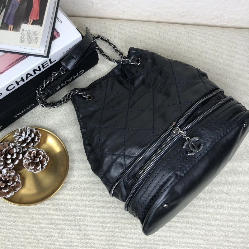 95新 Chanel/香奈儿 黑银深蓝色外缝线水桶包 底长34 11开