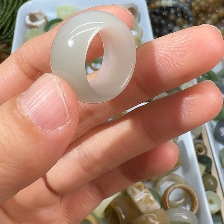 屿***汐和田玉未镶嵌戒指16.9内径28